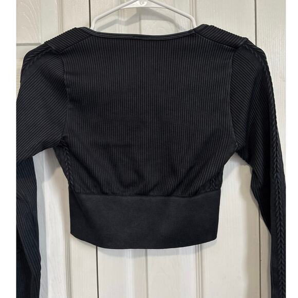 Offline by Aerie NWOT Black Cable Seamless Long Sleeve Cropped Top Small - Picture 6 of 8